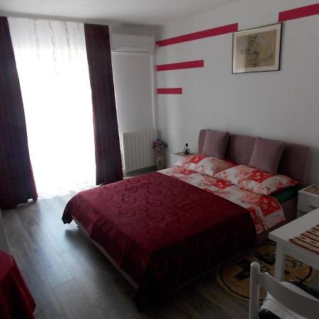 Hanifa Apartmani Rovinj Luaran gambar