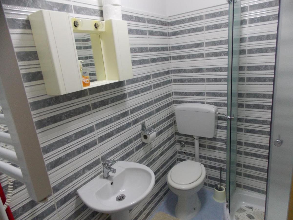 Hanifa Apartmani Rovinj Luaran gambar
