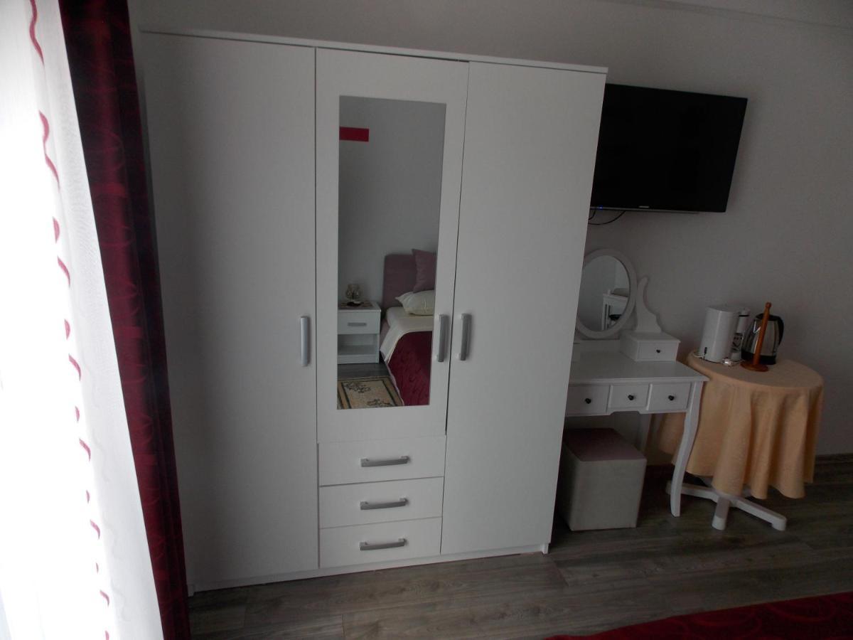 Hanifa Apartmani Rovinj Luaran gambar